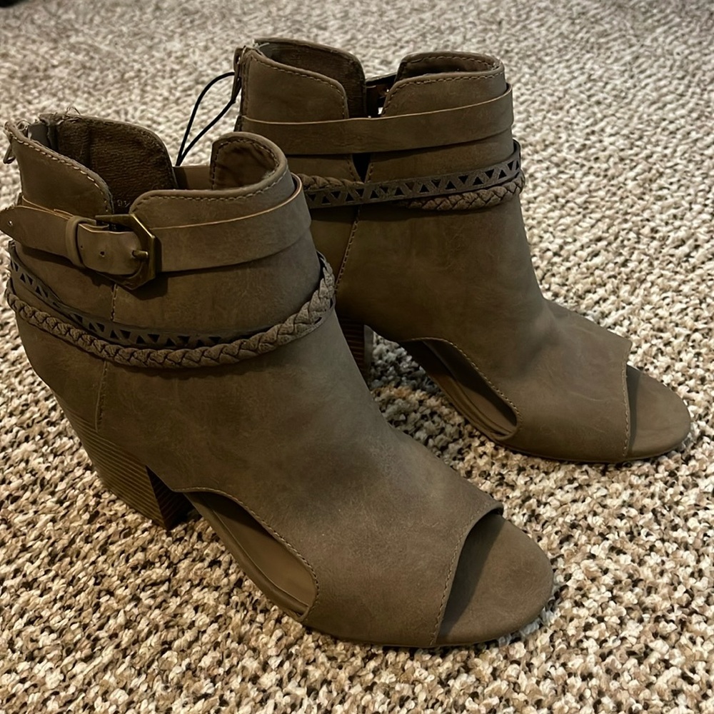 Maurices Sabrina heeled booties